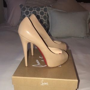 Christian Louboutin Vendome Peep Toe